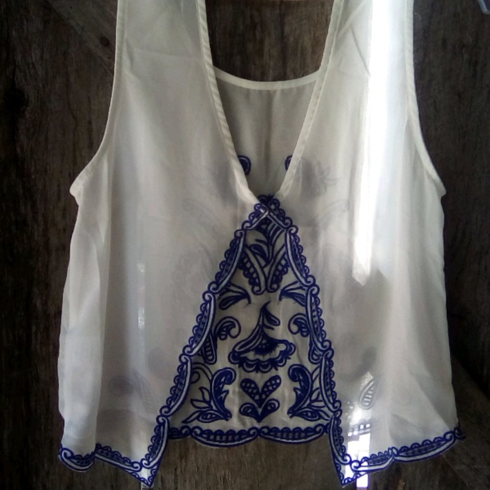 Charlotte Russe Sleeveless Embroidered Open Back Top S